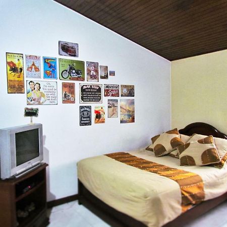 Como En Casa! Restaurante Y Hostal Богота Екстер'єр фото