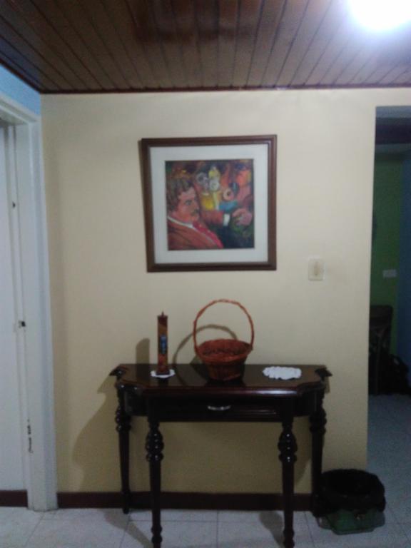 Como En Casa! Restaurante Y Hostal Богота Екстер'єр фото