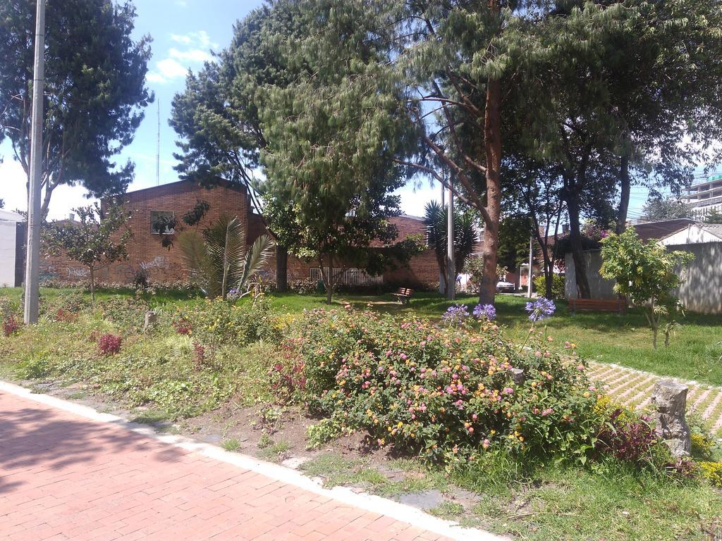 Como En Casa! Restaurante Y Hostal Богота Екстер'єр фото