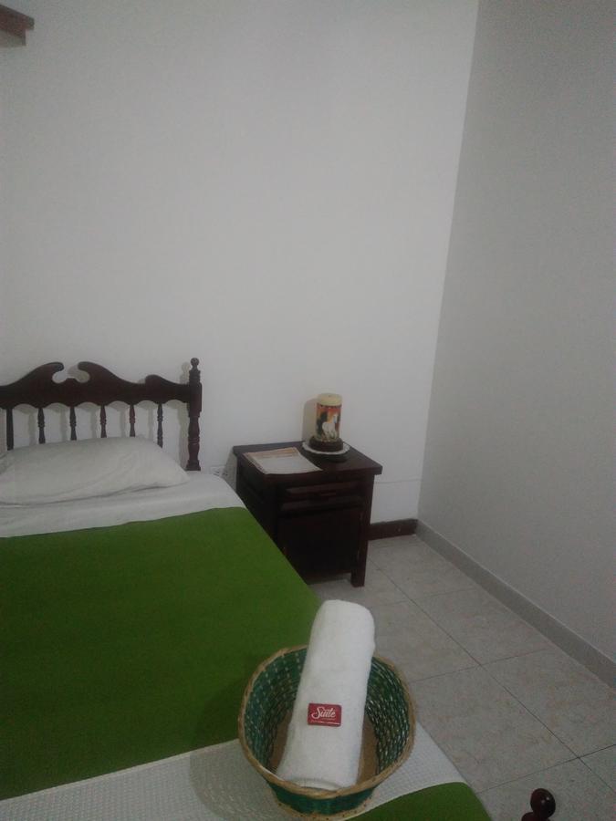 Como En Casa! Restaurante Y Hostal Богота Екстер'єр фото