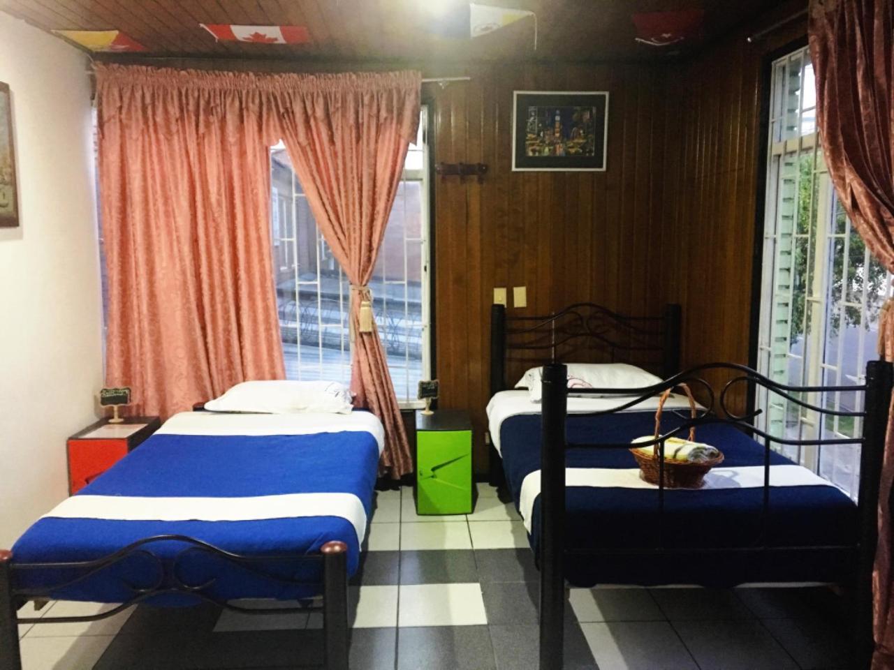 Como En Casa! Restaurante Y Hostal Богота Екстер'єр фото