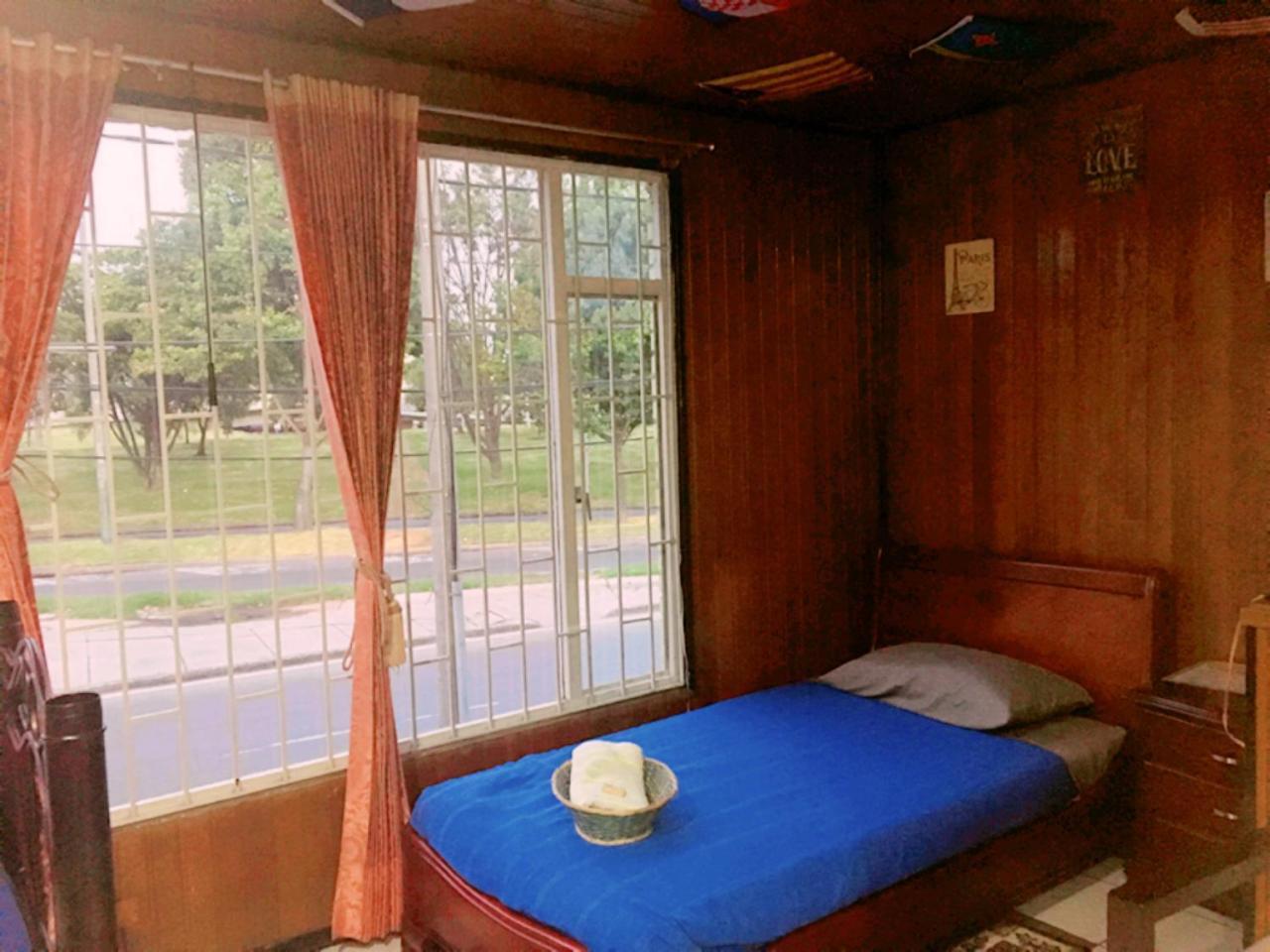 Como En Casa! Restaurante Y Hostal Богота Екстер'єр фото
