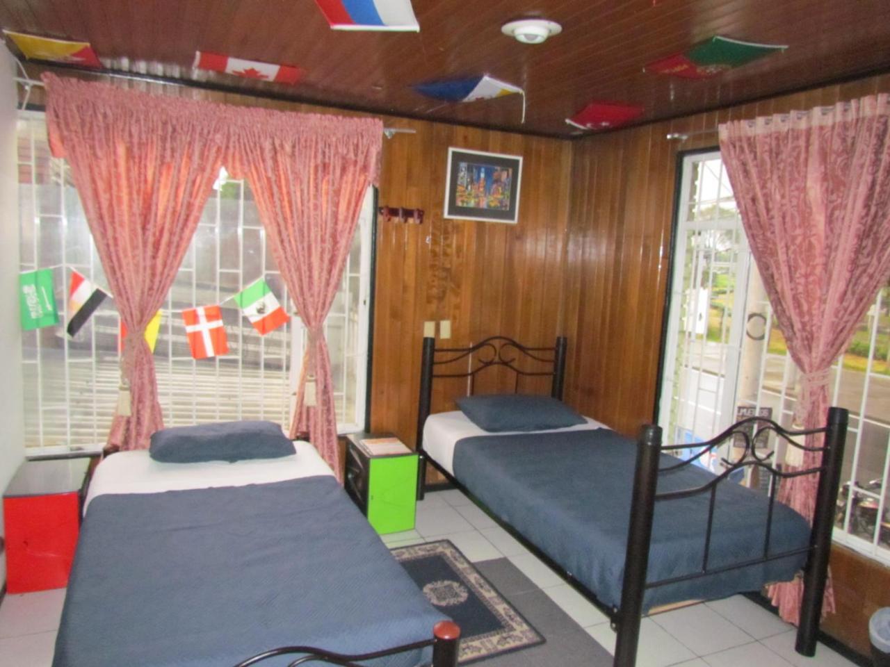 Como En Casa! Restaurante Y Hostal Богота Екстер'єр фото