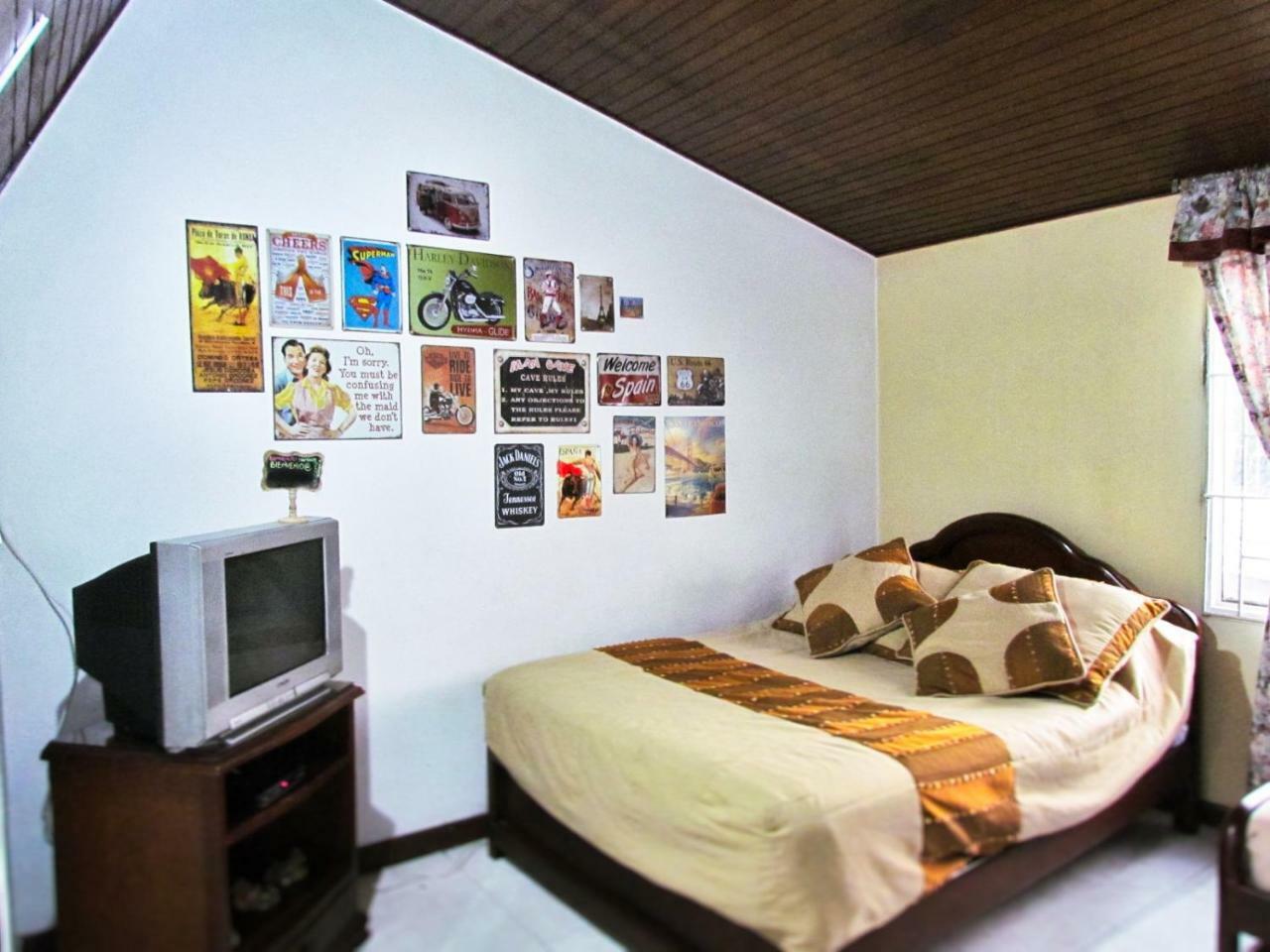 Como En Casa! Restaurante Y Hostal Богота Екстер'єр фото